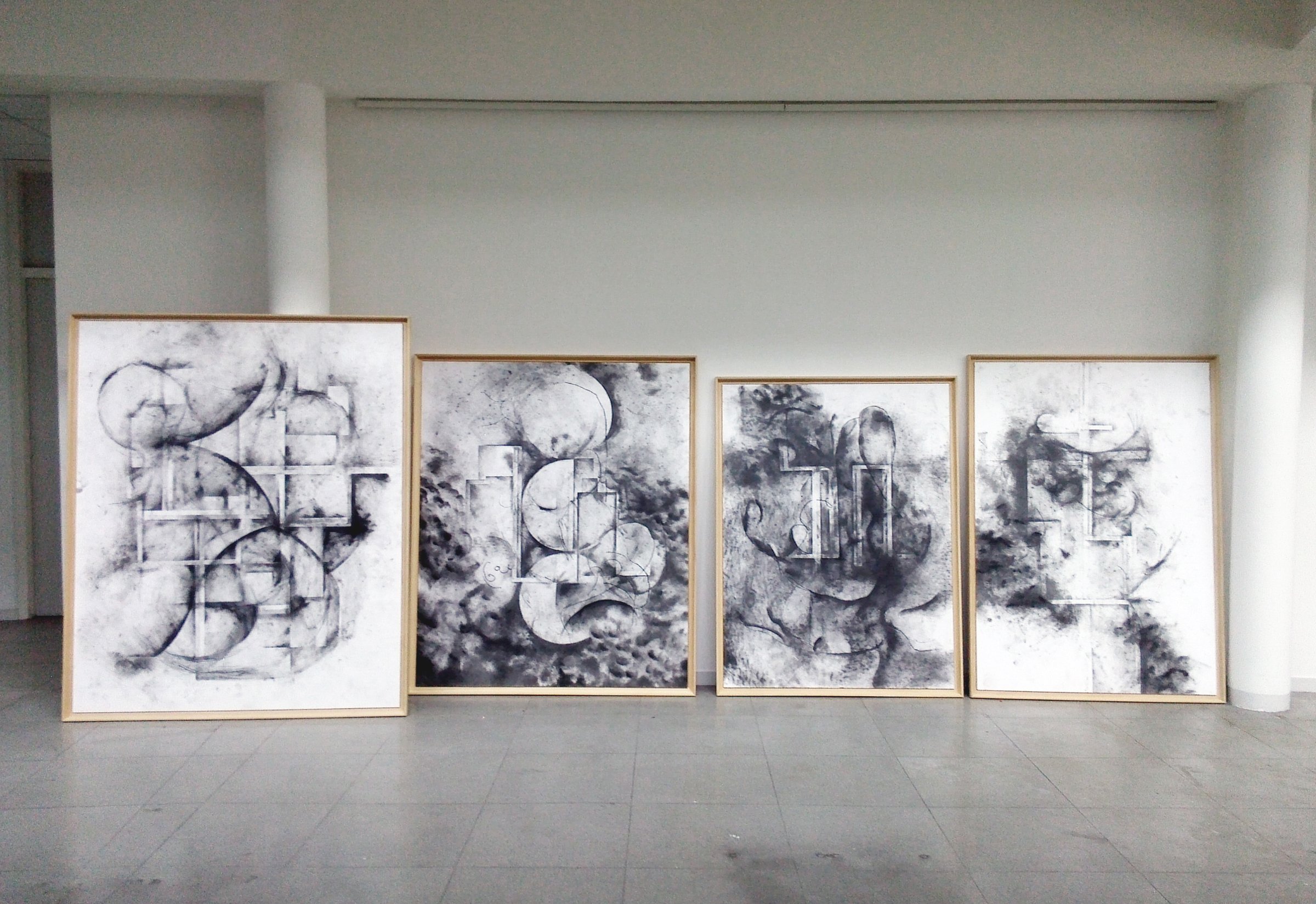 Installation Jardin de brisement, Cité des arts de Bayonne, 2014 Graphite sur papier et impressions