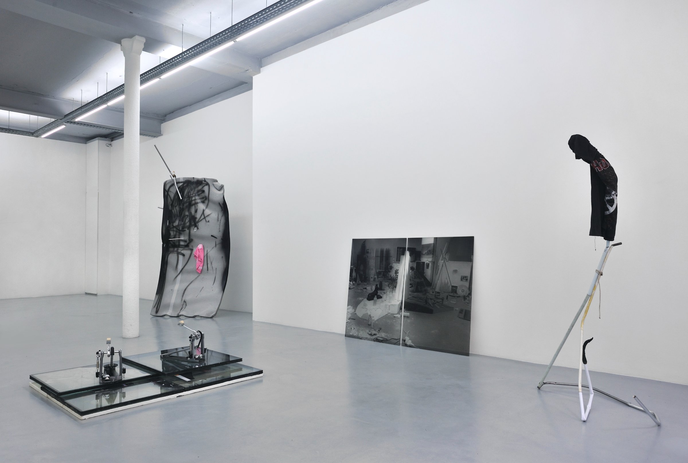 Exposition From Beyond, Galerie Olivier Robert, Paris, 2012 Commissariat : Jérôme Lefèvre