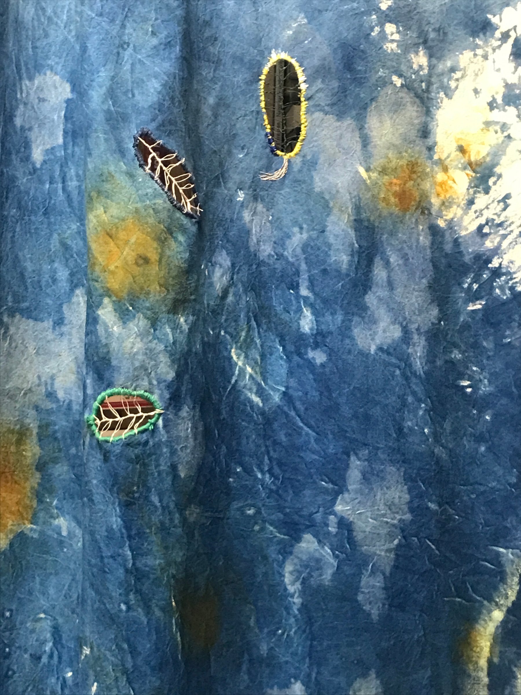 Cyanotype brodé, peinture à l'huile de lin et pigments naturels, 280 x 350 cm (détail) Collection privée