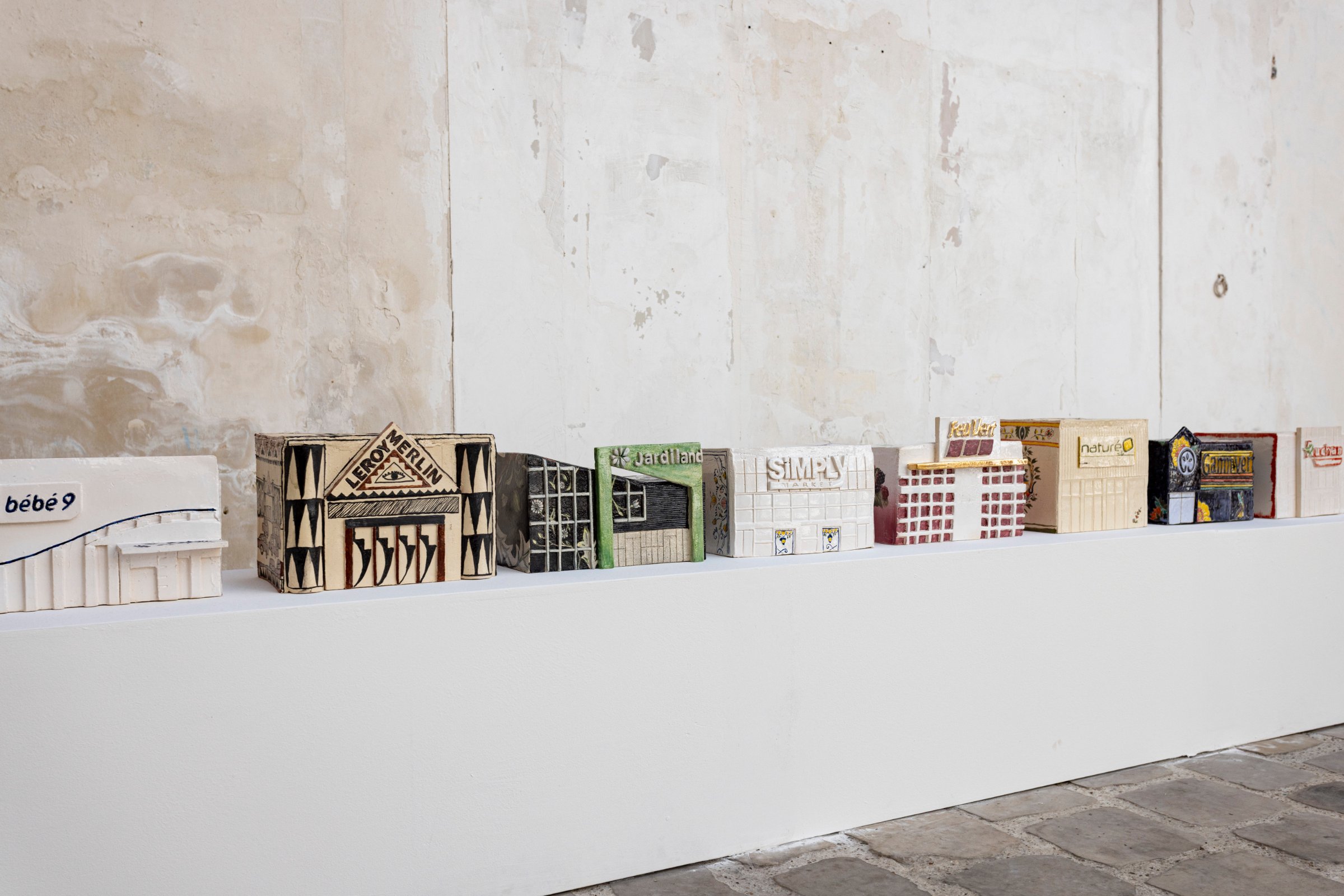 Vue de l'exposition Ce que tu cherches te cherche aussi, Graineterie, Houilles, 2023