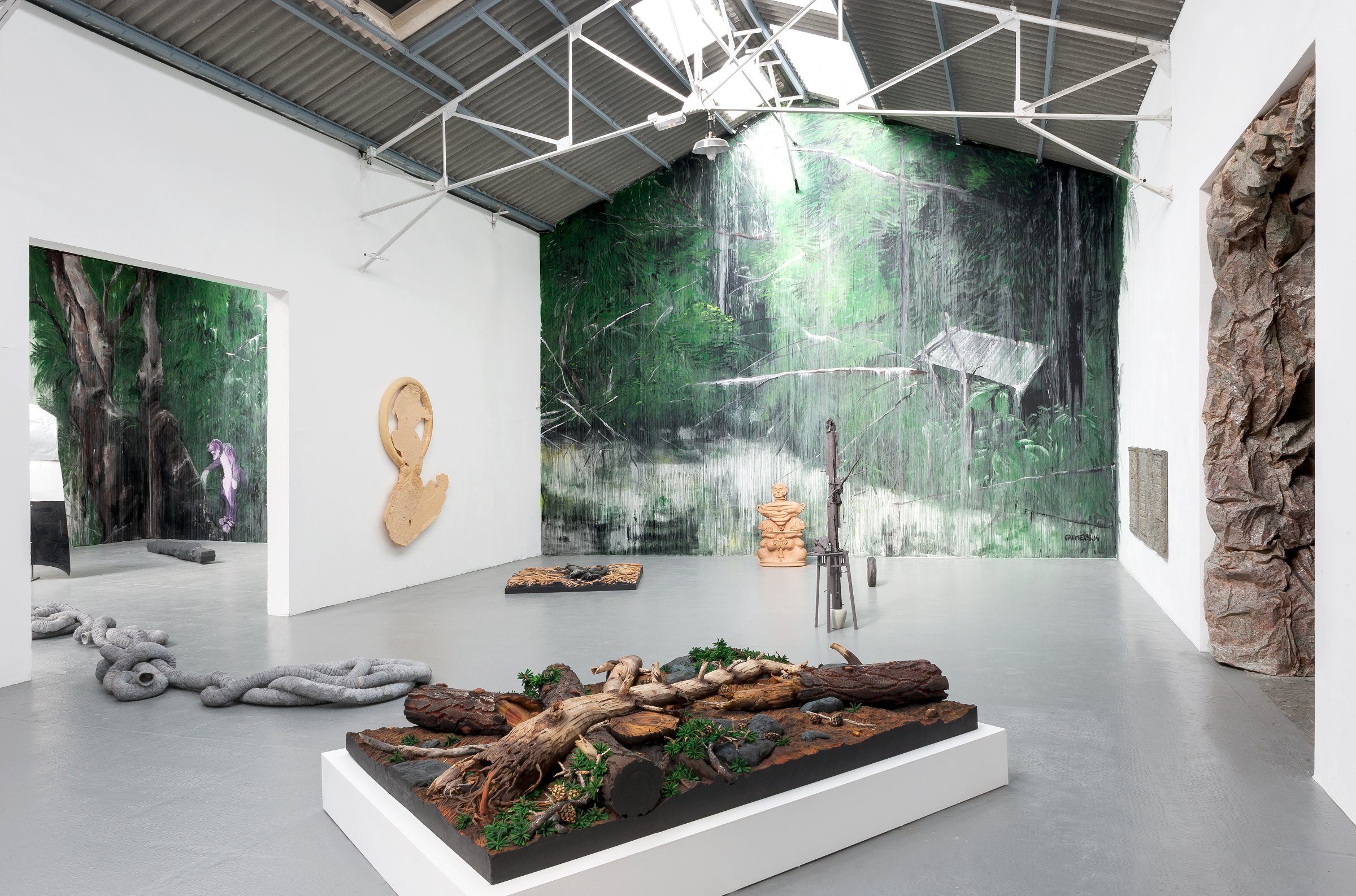 Avec des œuvres (de gauche à droite) de Fred Calmets (mural), David Evrard, Julien Dubuisson, Laurent le Deunff, Richard Monnier, Piero Gilardi, Elmar Trenkwalder, Stéphanie Cherpin et Aurélien Porte