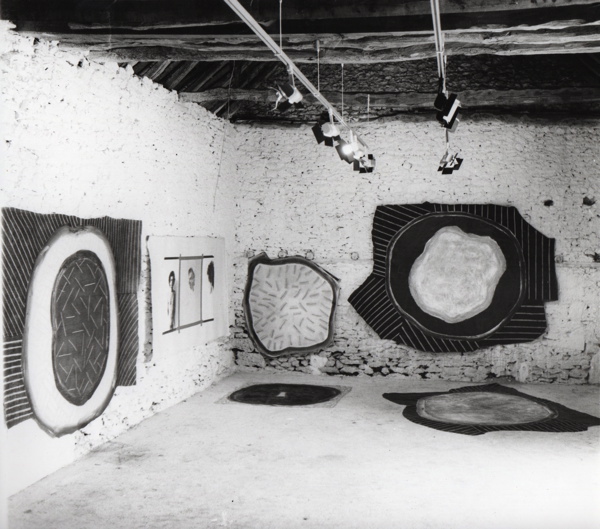 Vue de l'exposition {Maya Andersson-Alexandre Delay}, Montignac (Périgord), été 1981