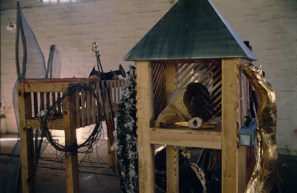 Vue de l'installation, LE LABO, Bordeaux, 2000 commissariat : Luc Detot