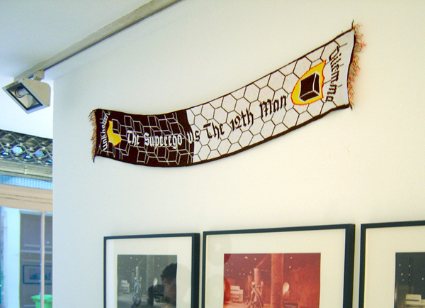 {You will never walk alone,} 2004 (vue de trois quarts)