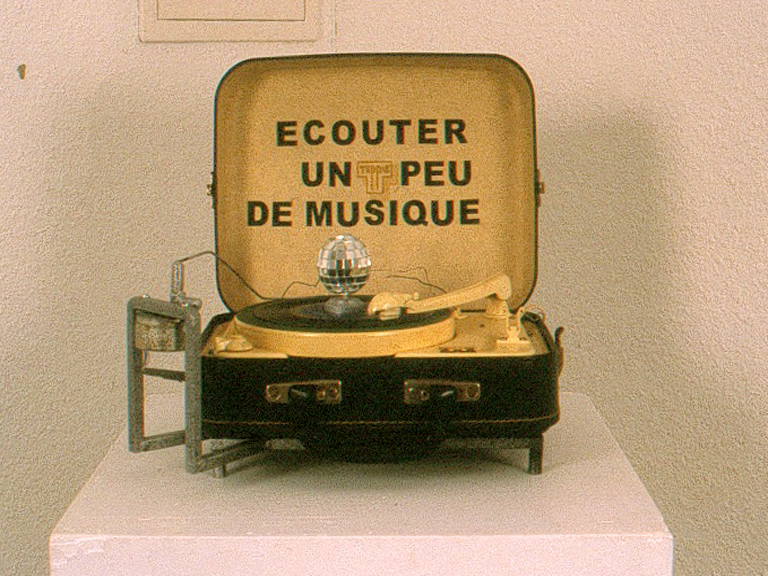 {Écouter un peu de musique,} 1998 