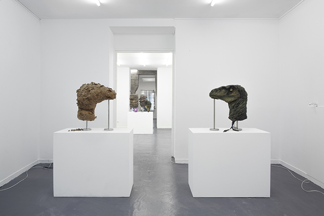 Vue de l'exposition collective Basic Extinct, 2018-2019, Silicone, espace d'art contemporain, Bordeaux 