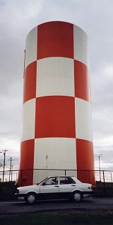 {Château d'eau à carreaux}, 2002