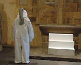 Activation par les visiteur·ses dans l'exposition Tripodie mobile (2007), crypte de l'église Notre Dame de La Souterraine